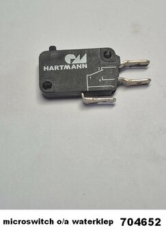 704652